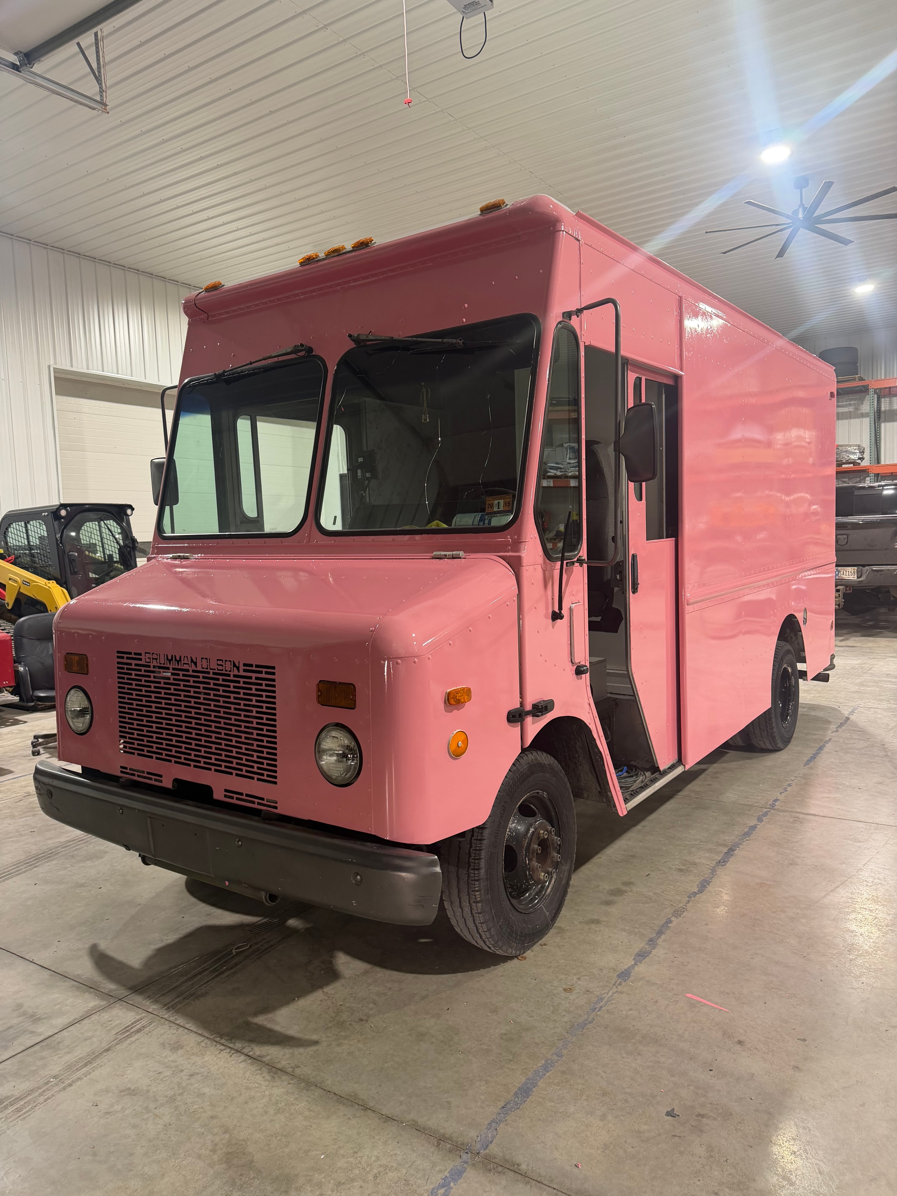 Full box truck color change